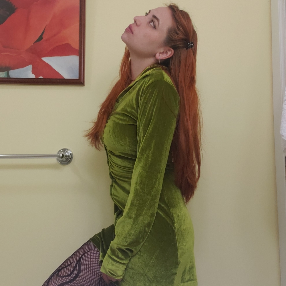 Medium long sleeve green velvet dress